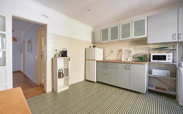 Aesthetic Riverview Apartment in Historical Lisbon