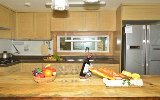 Geojedo Birds Hill Pension