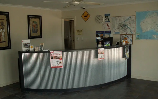 Oval Motel