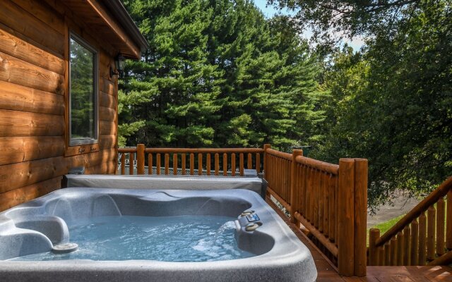 Log Hut 3 Bedroom House