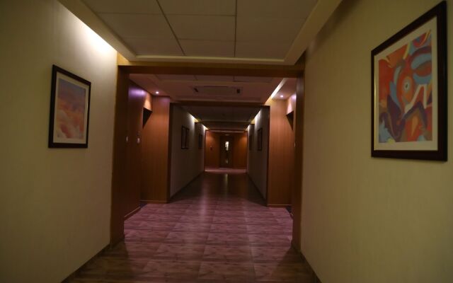 Neel's City Resort