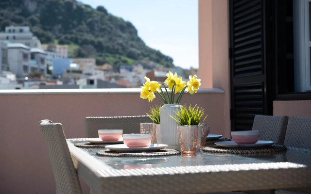 Luxurious Penthouse Studio with Private Terrace - Grand Central House