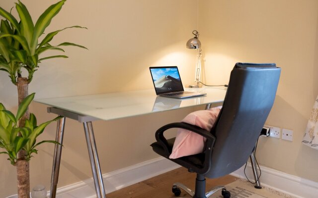 The Loft | 2BR Duplex | 82 Cathedral Cardiff + Parking