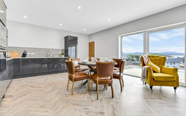 BayView Luxury 3 Bedroom Apartment First Floor