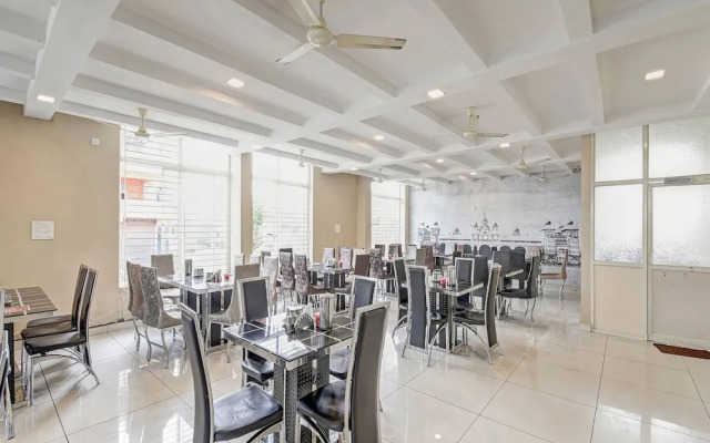 OYO 24959 Slv Royal Inn