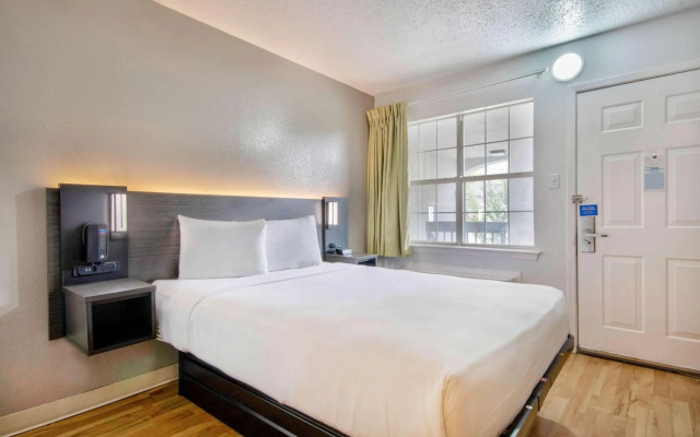 Studio 6 San Antonio, TX - Medical Center