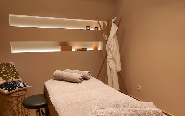 Alexakis Hotel & Spa