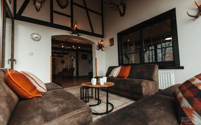 Le Grand Cerf 25 pers, Malmedy- Chalet rustique, jardin