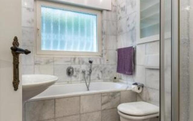 Allee Apartment