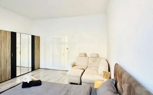 Cozy 3BR Apt for 6 Near to FAC Platz