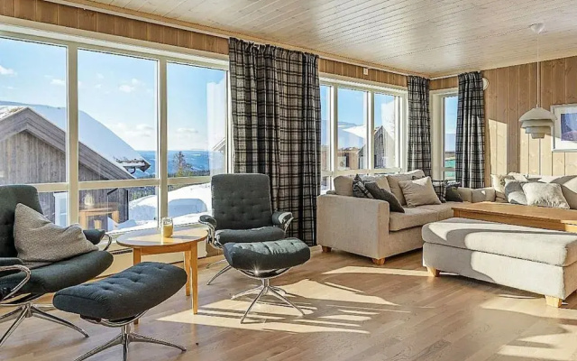 13 Person Holiday Home in Øyer