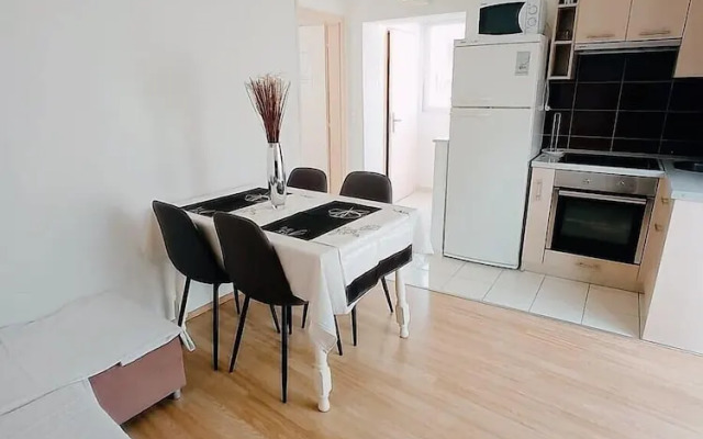 Cute apartment in stone house near sea