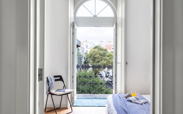 ALTIDO Splendid 2BR Apt w/ parking&balcony, 10mins to Praça do Comércio