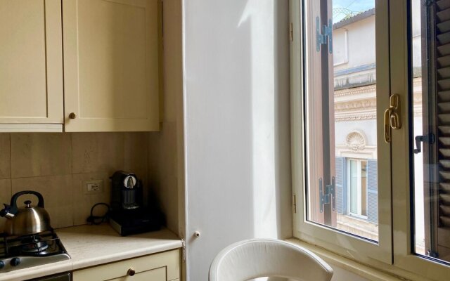 A Prince in Rome Elegant Navona Terrace Apartment