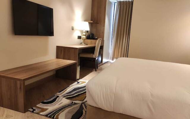 Udman by Ferns N Petals Gurugram