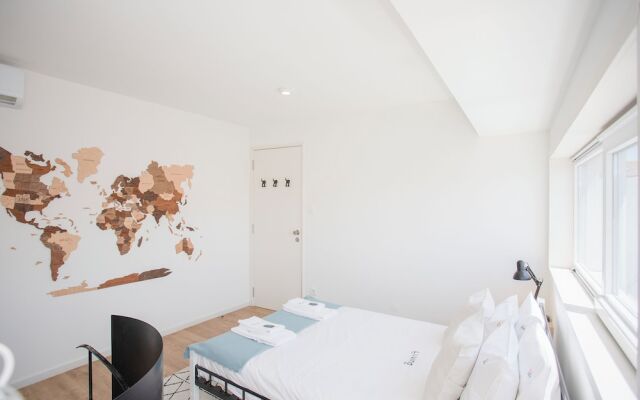 Liiiving - Downtown Balcony Apartment