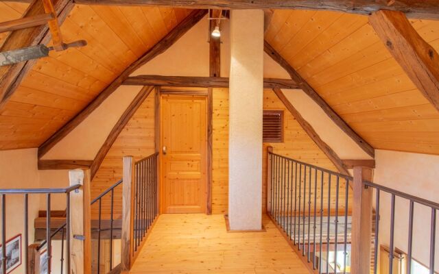 Fine Holiday Home in the Surroundings of Vitry-aux-loges Near Large Swimming Lake
