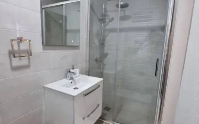 Charmant Studio rénové, 5 min à pied de la plage