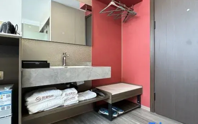 Yichun Xinqian Esports Hotel