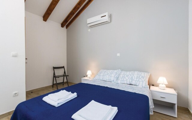 Stunning Home in Kastel Stari With Wifi and 2 Bedrooms