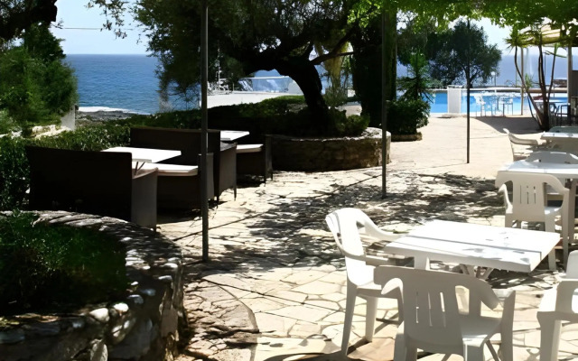 Kardamili Beach Hotel