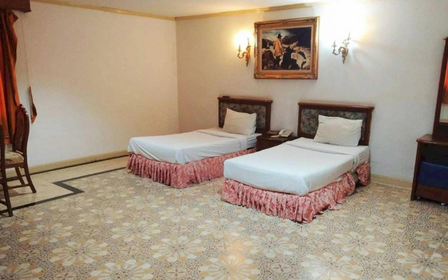 13 Coins Bangyai Hotel