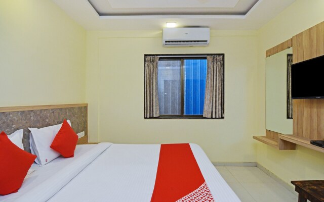 OYO 23365 Hotel Bright Plaza