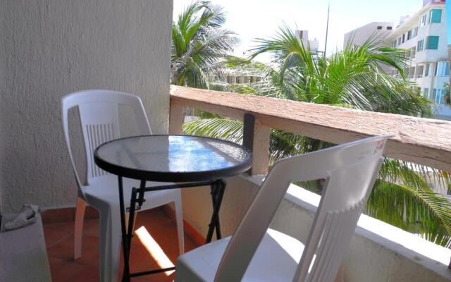 Luxury beachfront villa at Nizuc