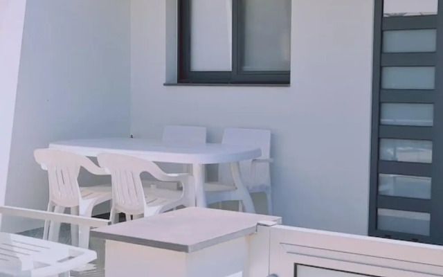 14 AN - 114 Nissi Twins Apartment
