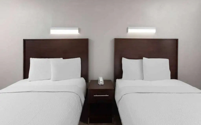 Travelodge by Wyndham Peoria