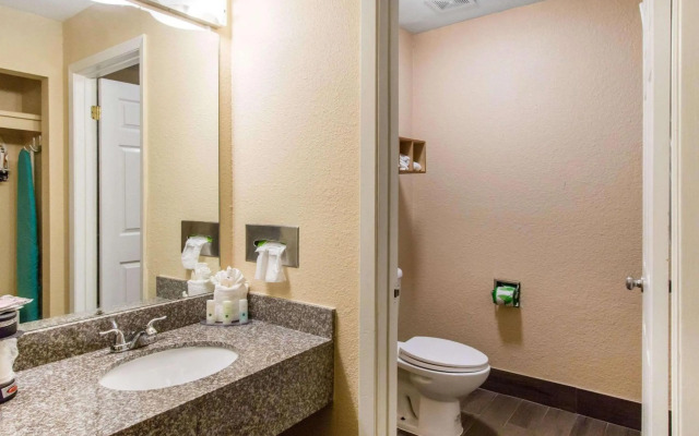 Quality Inn & Suites I-35 near Frost Bank Center