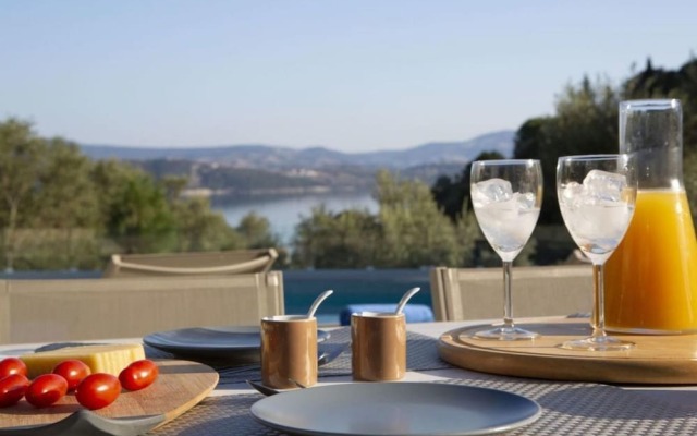 Villas Harriet - With Sea View and Near the sea
