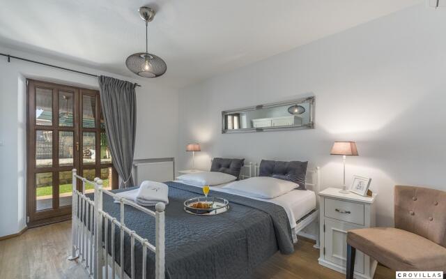 Rustica in Visnjan with 5 bedrooms and 1 bathrooms