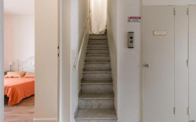 Attico con 2 camere in Via Vespucci