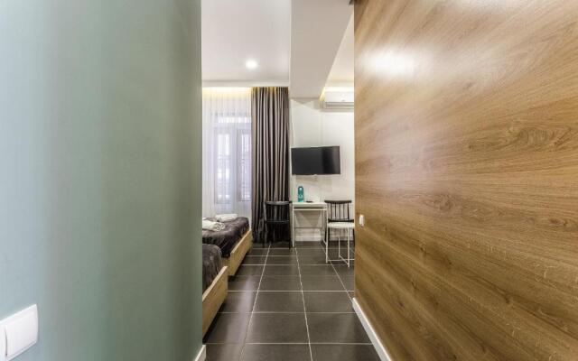 8 Rooms Apartotel On Meidan