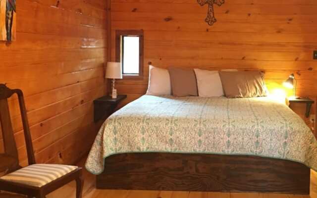 The Historic Leakey Inn