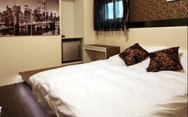 Temple Of Tainan Hostel