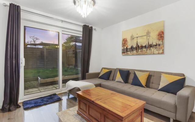 Inviting 2-bed House in Milton Keynes - Netflix