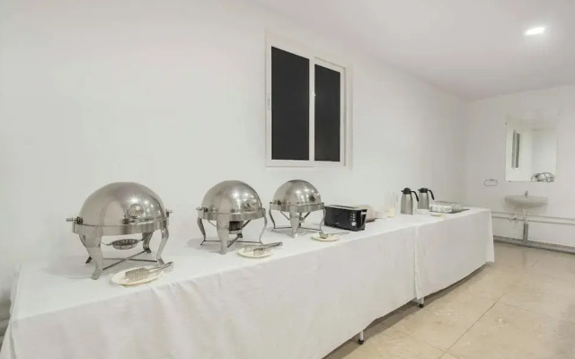 Treebo Royal Plaza,700 Mts From Promenade Beach