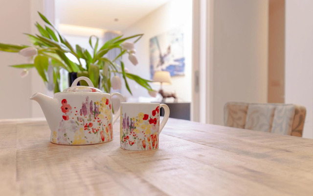 Sweet Suite Flora in Vouliagmeni