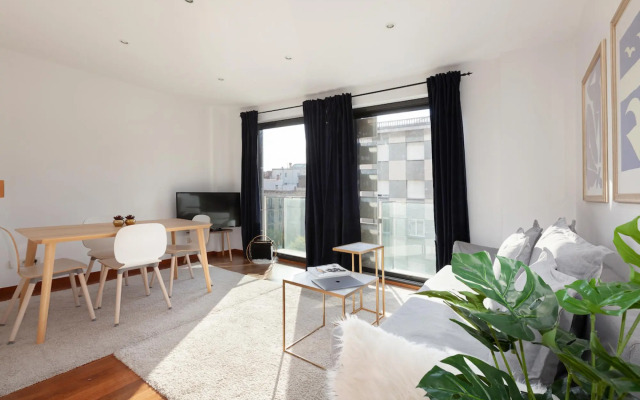 MARIA · Stylish 2 BR apartment with private roof terrace