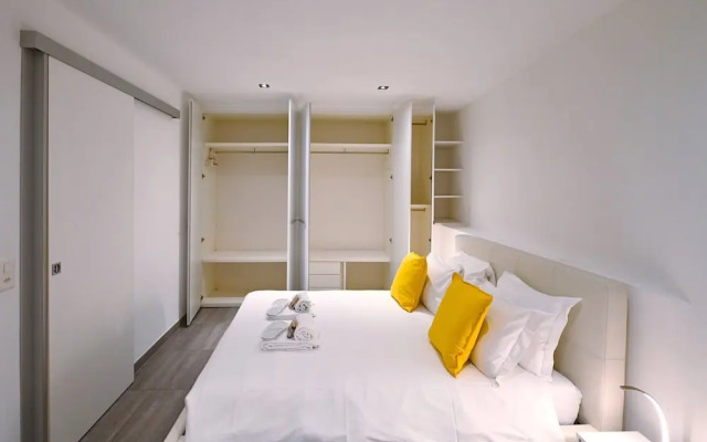Sunny Suite With Lake View