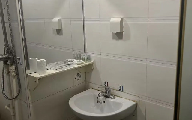 XinYuHaoHotel（formerlyOrientalPearlHotel）