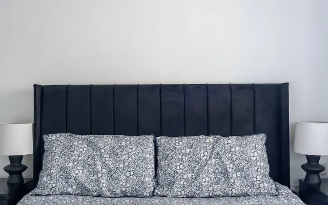 Modern Cozy Kingston Flat, 5 Mins to Train Station