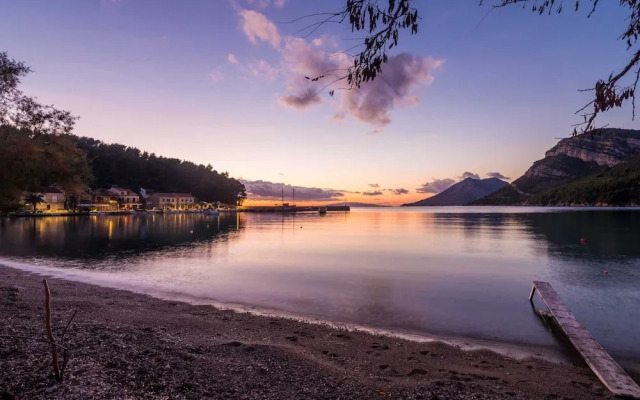 Villa Nives - Three-bedroom Villa With Terrace and Sea View