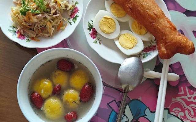 Mommy's home with breadfast and more