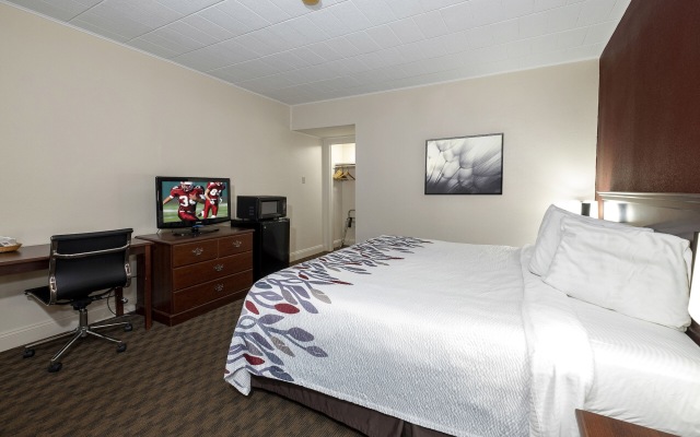 Red Roof Inn & Suites Hazleton