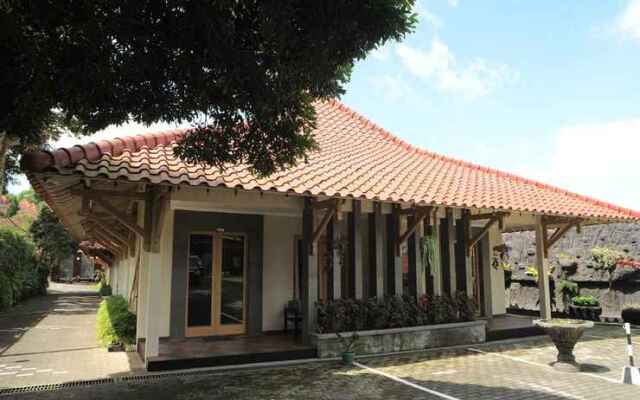 Nuwis Hotel & Convention