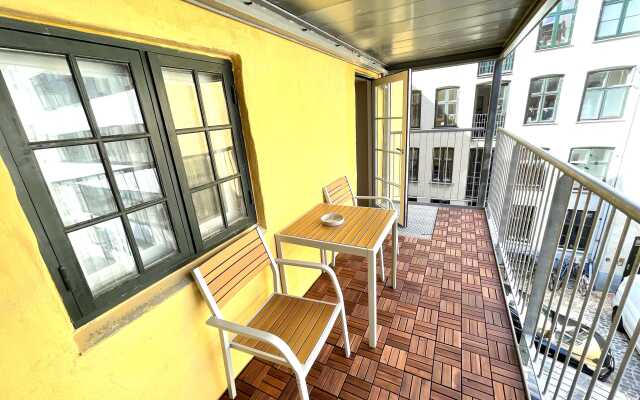 Balcony Apt Central in Copenhagen 50M to Metro