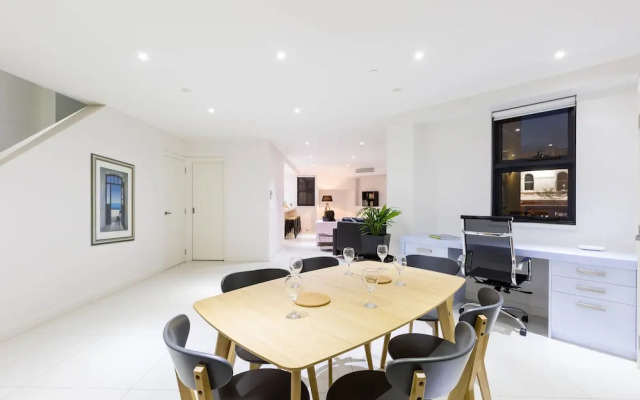 MADDISON, 3BDR Port Melbourne Apartment